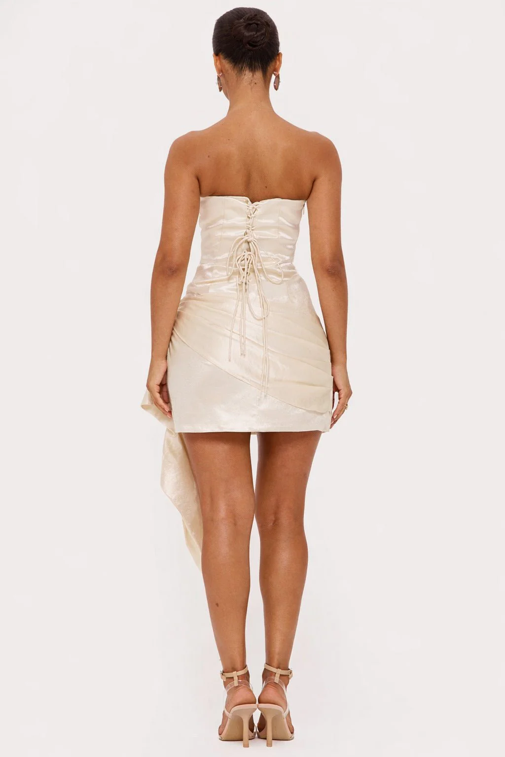 VIVIENNE - Image 4